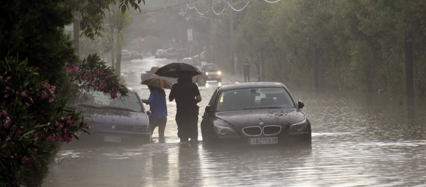 Τεράστιες οι καταστροφές από την κακοκαιρία - Σε κατάσταση εκτάκτου ανάγκης Αγρίνιο & Μεσολόγγι (φωτό, βίντεο)